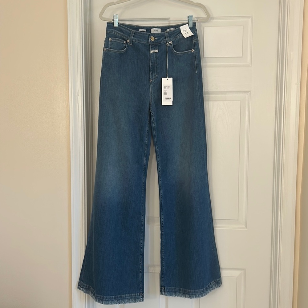 NWT Closed “Glow-Up” Flared Jeans